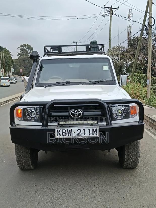 Toyota Land Cruiser 2013 White