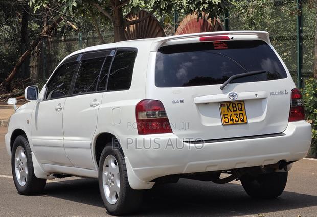 Toyota Kluger 2004 White