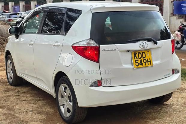 Toyota Ractis 2014 Silver