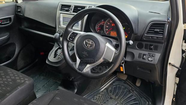 Toyota Ractis 2014 Silver