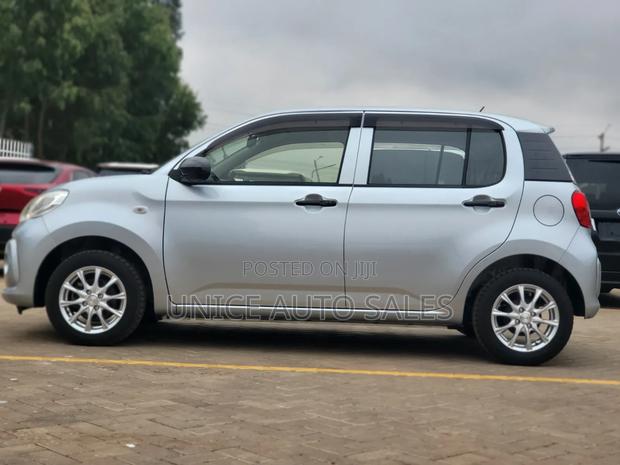 Toyota Passo 2019 Silver