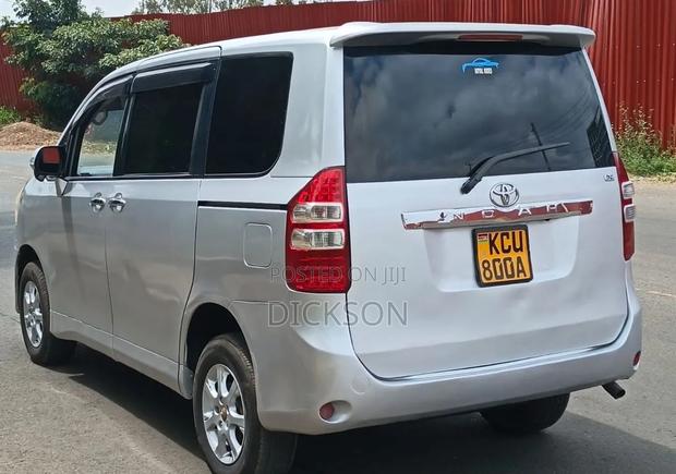 Toyota Noah 2012 Silver