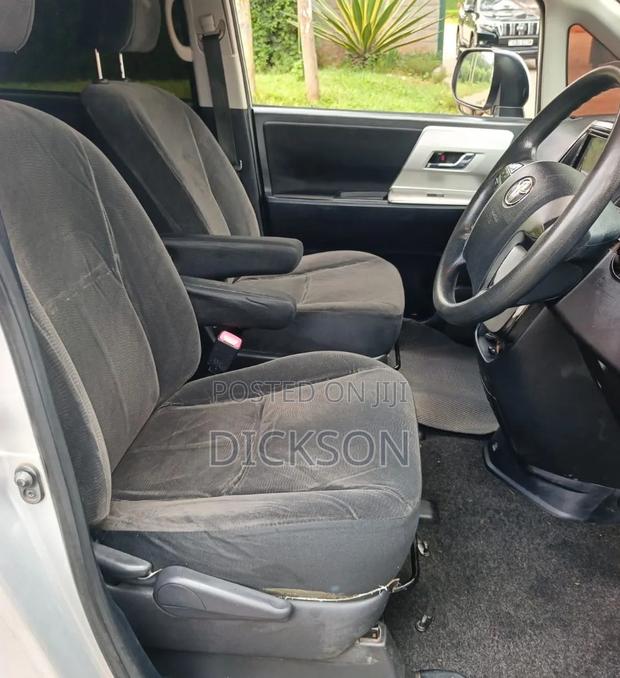 Toyota Noah 2012 Silver