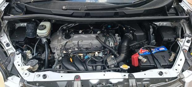 Toyota Noah 2012 Silver