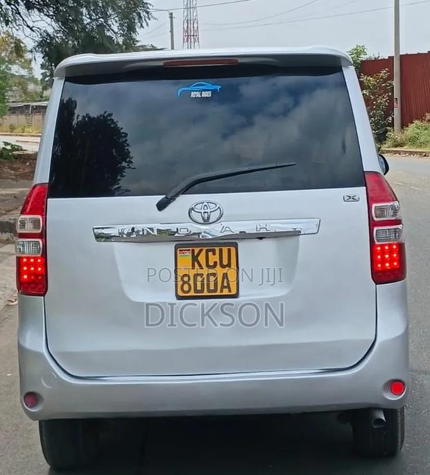 Toyota Noah 2012 Silver