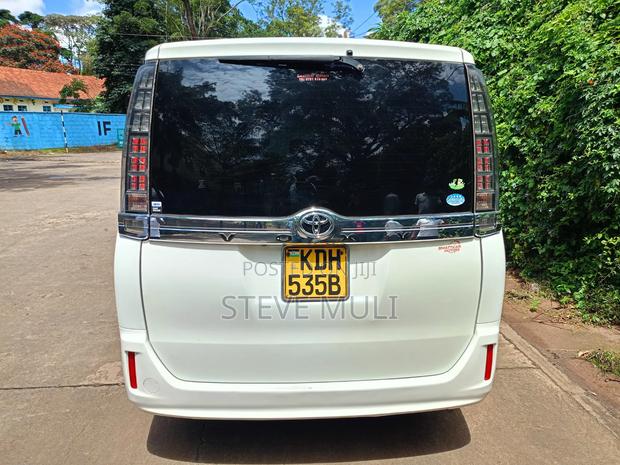 Toyota Noah 2016 White