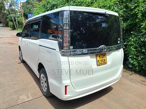 Toyota Noah 2016 White