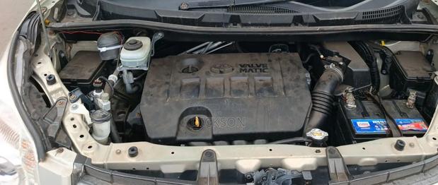 Toyota Noah 2011 Silver