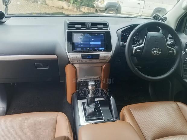 Toyota Land Cruiser Prado 2022 Black