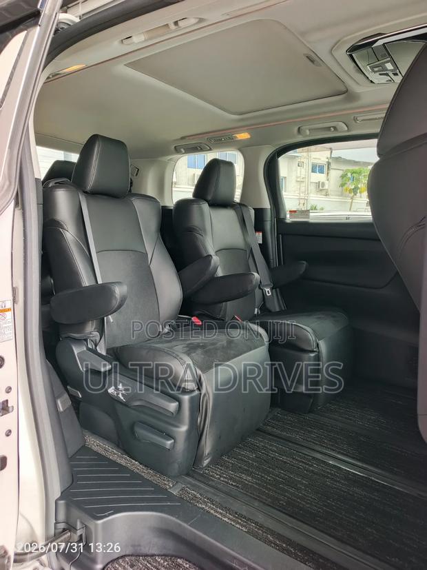Toyota Alphard 2019 White