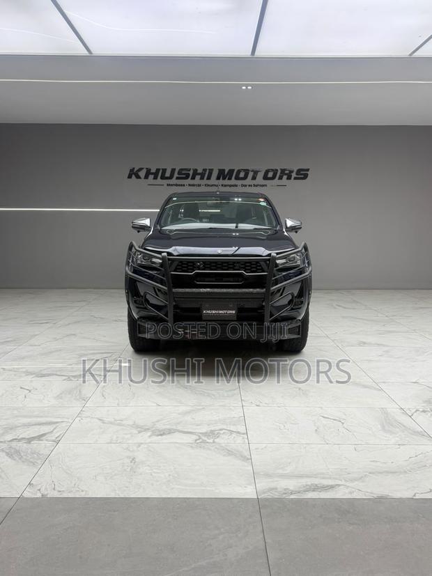 Toyota Hilux 2021 Black
