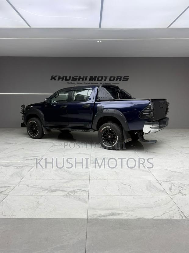 Toyota Hilux 2021 Black