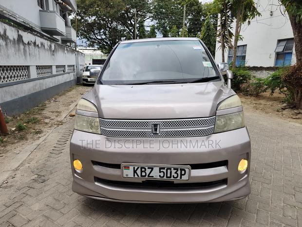 Toyota Voxy 2007 Gray