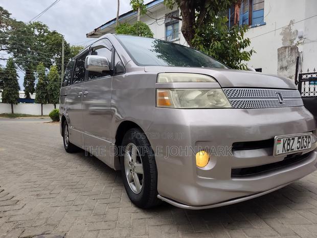 Toyota Voxy 2007 Gray