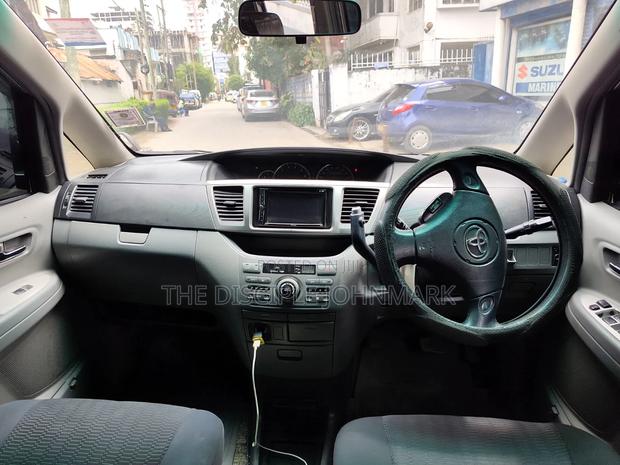 Toyota Voxy 2007 Gray