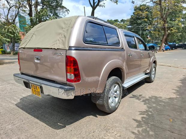 Toyota Hilux 2004 Gold