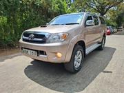 Toyota Hilux 2004 Gold for sale