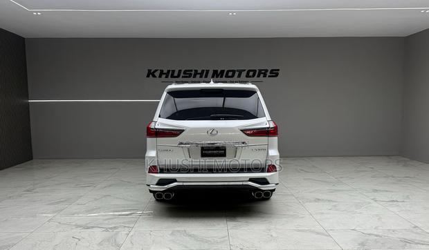 Lexus LX 2019 White