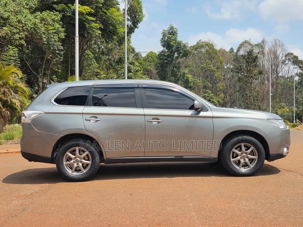 Mitsubishi Outlander 2012 Silver