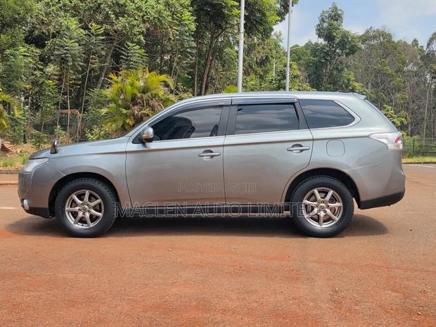 Mitsubishi Outlander 2012 Silver