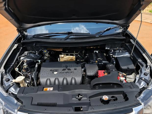 Mitsubishi Outlander 2012 Silver
