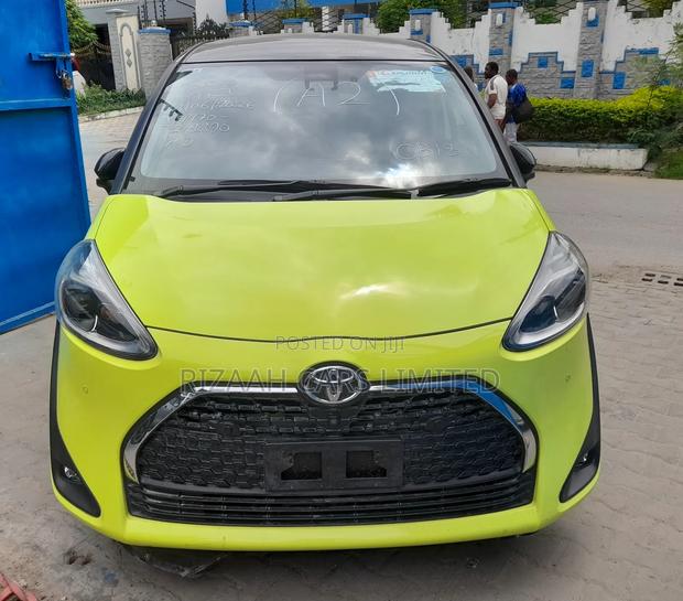 Toyota Sienta 2019 Yellow