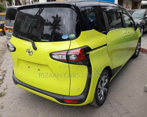 Toyota Sienta 2019 Yellow