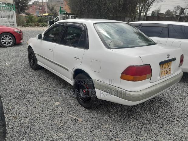 Toyota Corolla 1995 White