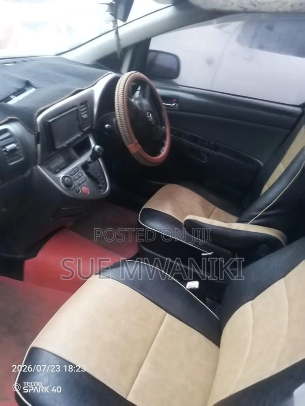 Toyota Wish 2005 Blue