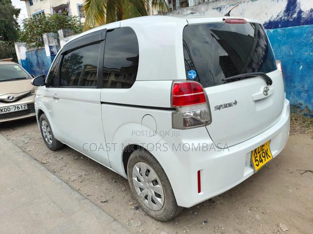 Toyota Sienta 2017 White