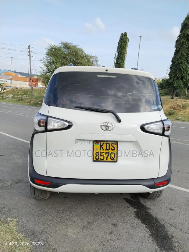 Toyota Sienta 2017 White