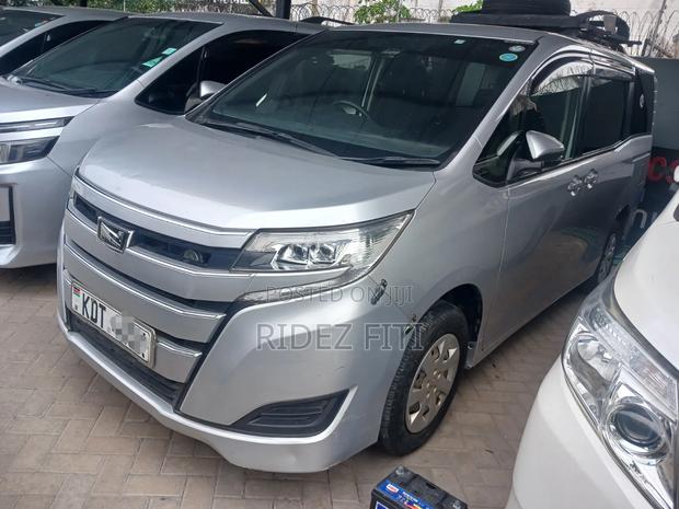 Toyota Noah 2019 Silver