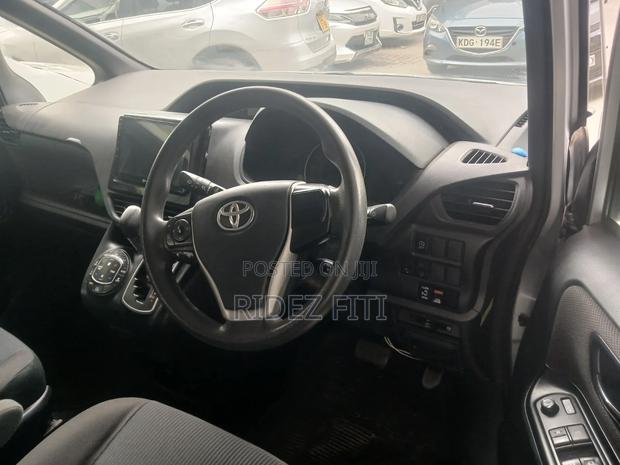 Toyota Noah 2019 Silver