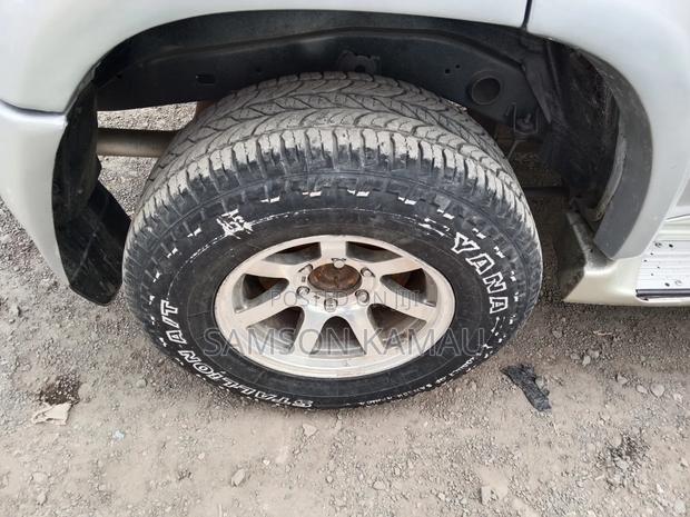 Toyota Hilux Surf 2000 Gold