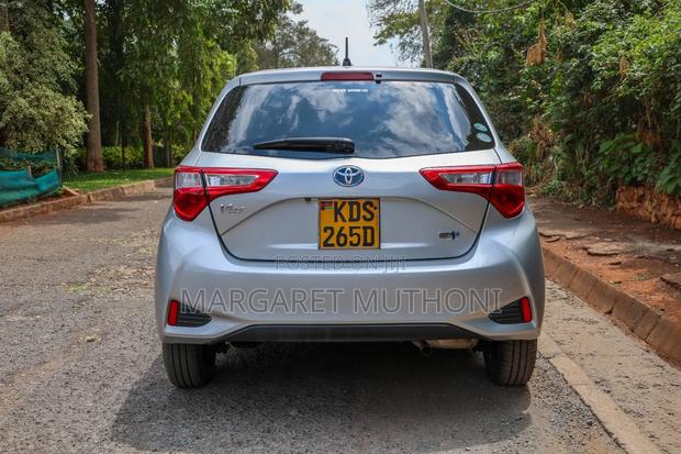 Toyota Vitz 2017 Silver