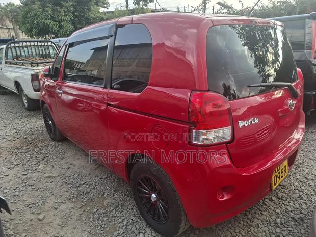 Toyota Porte 2014 Red