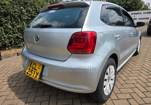 Volkswagen Polo 2011 Silver
