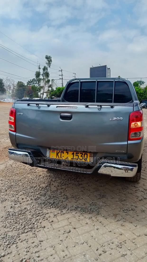 Mitsubishi L200 2015 Gray