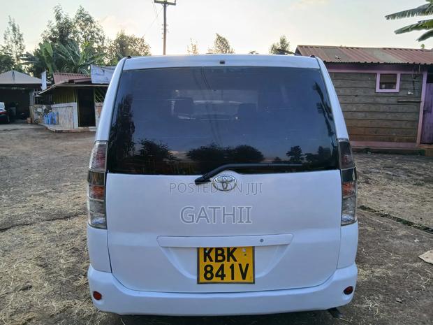 Toyota Noah 2004 White