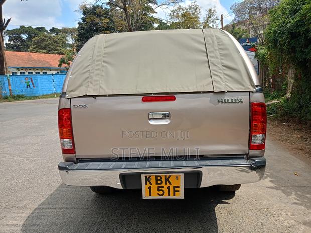 Toyota Hilux 2.5 Cab 2005 Gold
