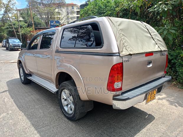 Toyota Hilux 2.5 Cab 2005 Gold