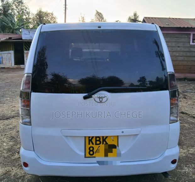 Toyota Voxy 2004 White