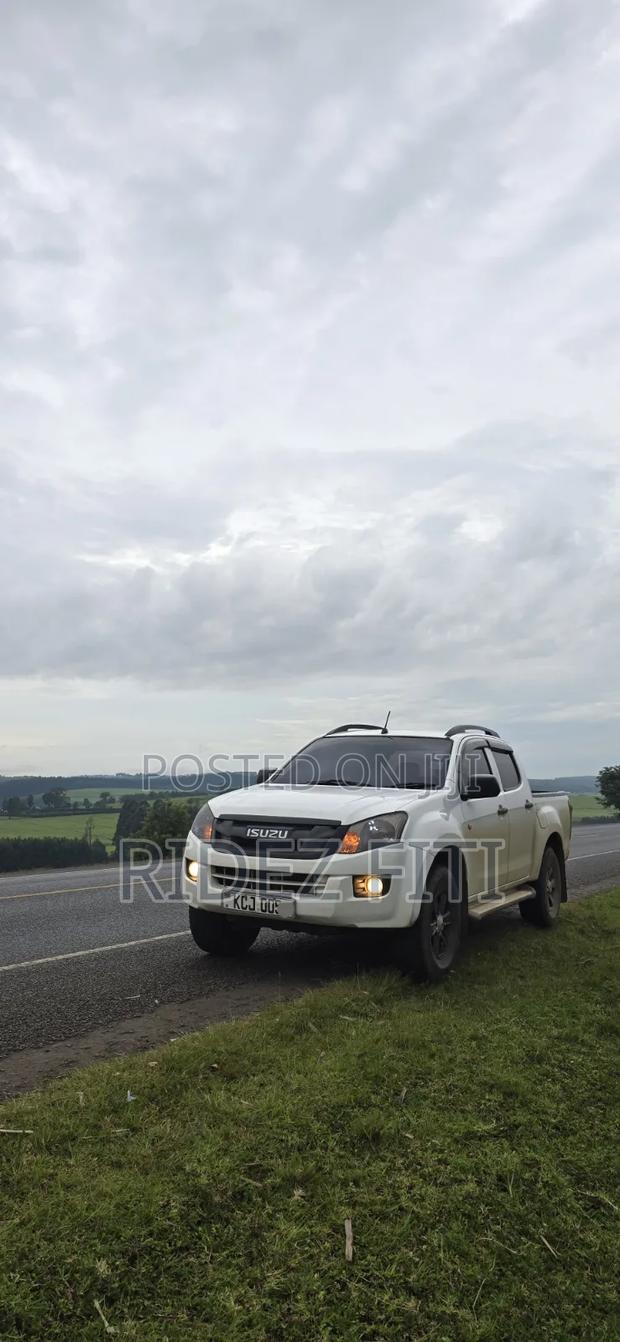 Isuzu D-MAX 2015 White