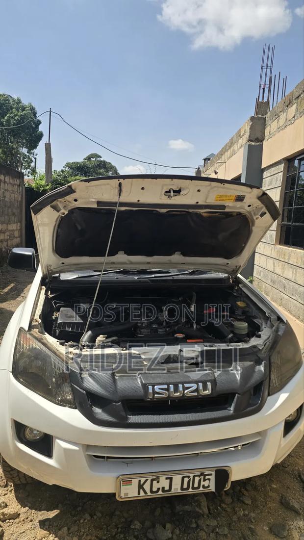 Isuzu D-MAX 2015 White