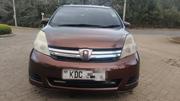 Toyota ISIS 2014 Maroon for sale