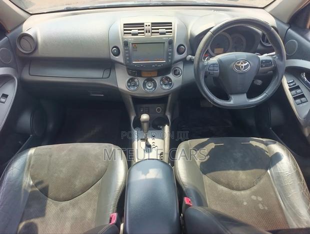 Toyota Vanguard 2010 Black