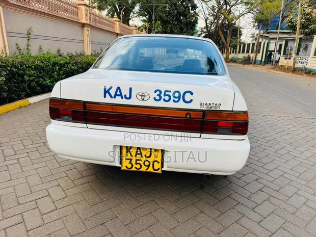Toyota Corolla 1992 White