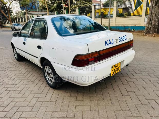 Toyota Corolla 1992 White