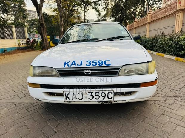 Toyota Corolla 1992 White
