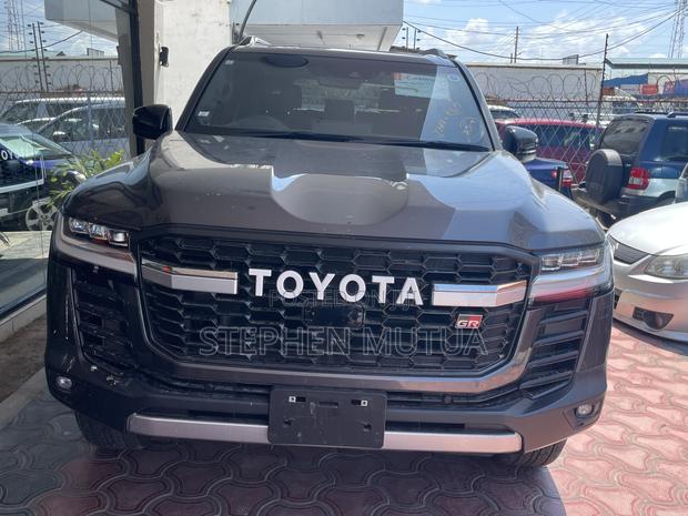 Toyota Land Cruiser LC300 2023 Gray